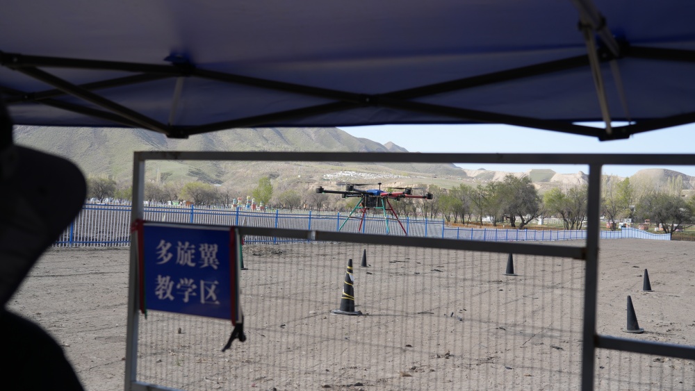 无人机清洗在新疆信号塔维护中的应用探索