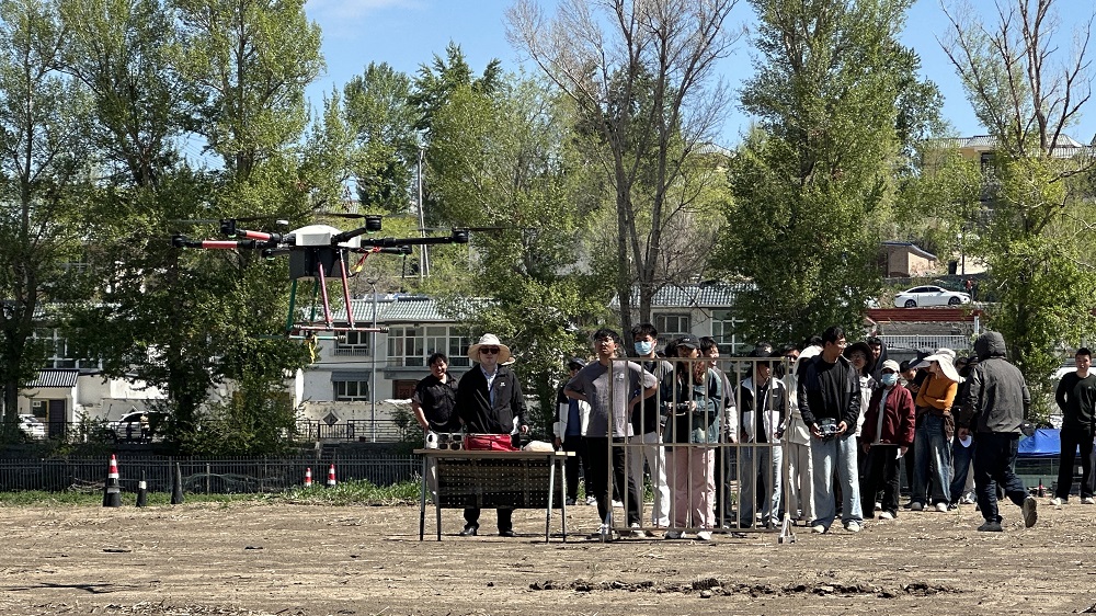 保华润天航空：新疆无人机培训，教员手把手教到熟练